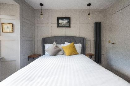Grassmarket luxury w/ parking - Bonjour Residences - image 17