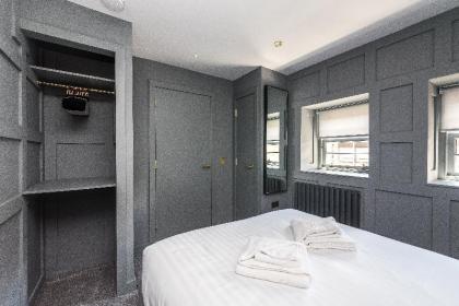 Grassmarket luxury w/ parking - Bonjour Residences - image 18