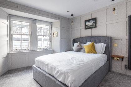 Grassmarket luxury w/ parking - Bonjour Residences - image 20