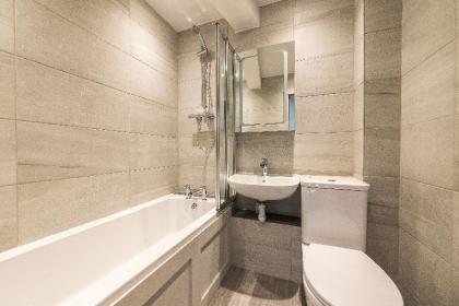 Grassmarket luxury w/ parking - Bonjour Residences - image 5