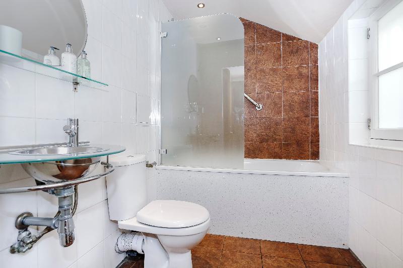 New Town 3BR-3BA Main Door - Free Parking & Patio - image 5