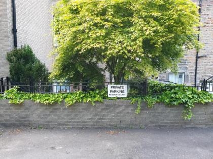 Lovely 2 bed near Meadows with private parking - image 11