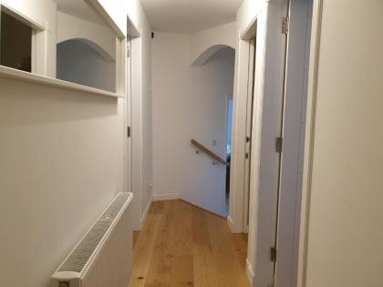Lovely 2 bed near Meadows with private parking - image 16
