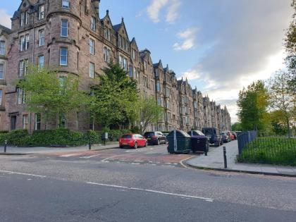 Lovely 2 bed near Meadows with private parking - image 18