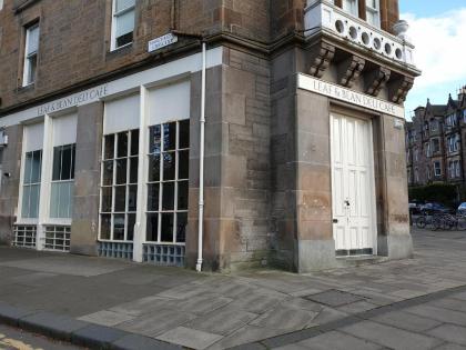Lovely 2 bed near Meadows with private parking - image 4