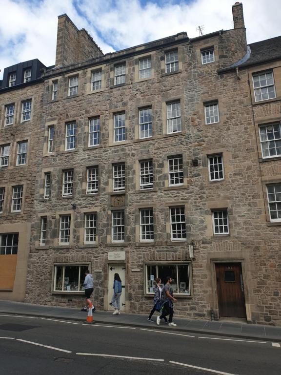 Canongate - Spacious and historic 2 bed flat on Royal Mile - main image