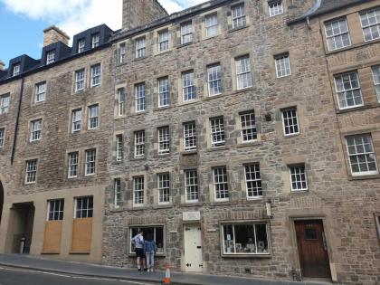 Canongate - Spacious and historic 2 bed flat on Royal Mile - image 10