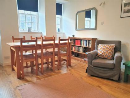 Canongate - Spacious and historic 2 bed flat on Royal Mile - image 9