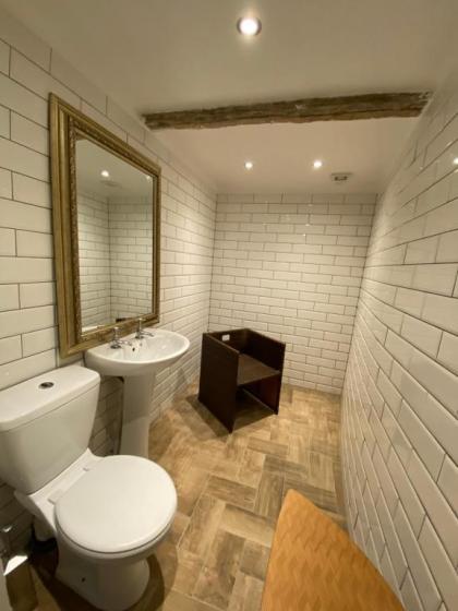 Queen Street Boutique Suites - image 16