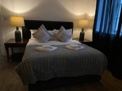 Queen Street Boutique Suites - image 7