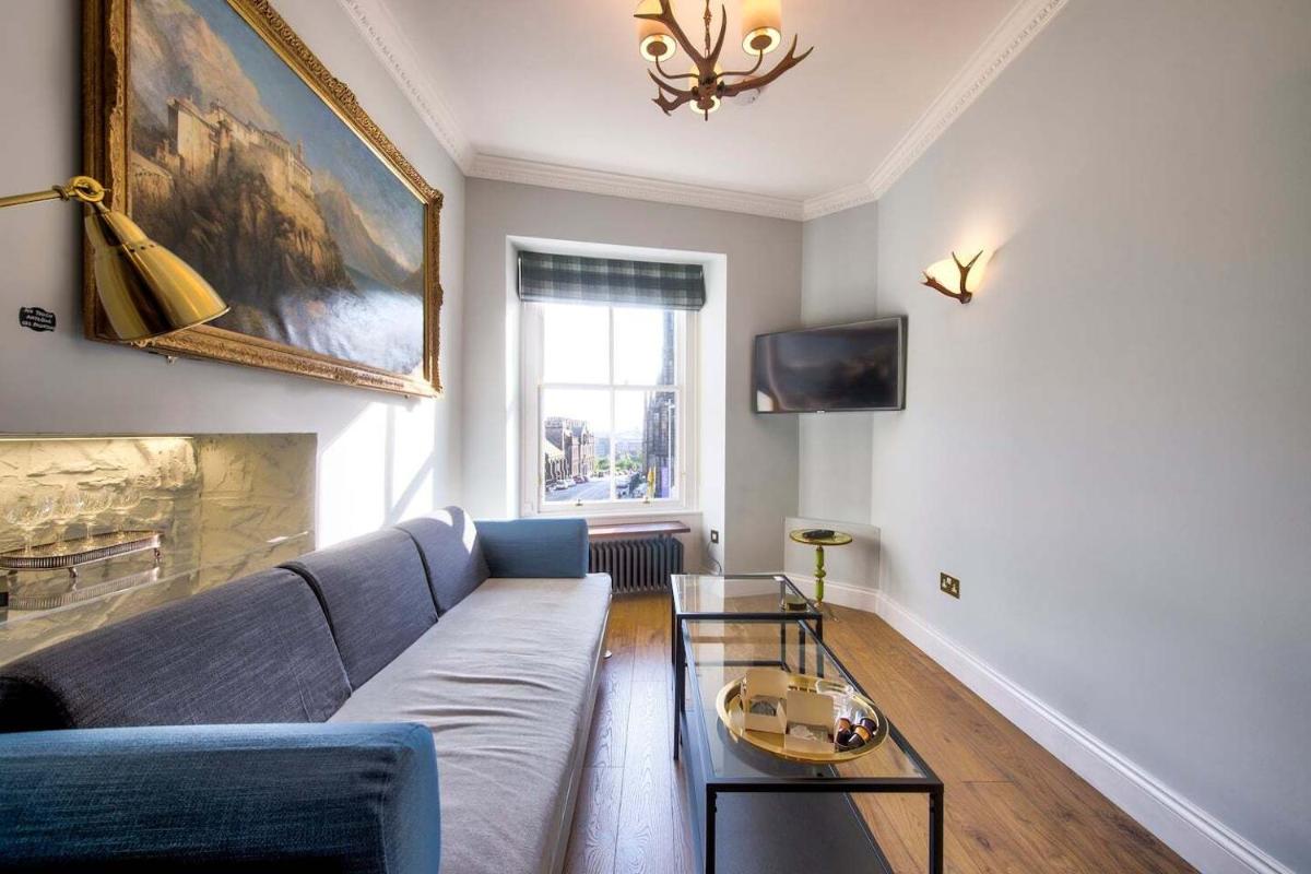 Upper Bow - Luxurious Modern 1BR Apartment near Castle - main image