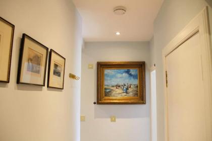 Upper Bow - Luxurious Modern 1BR Apartment near Castle - image 13