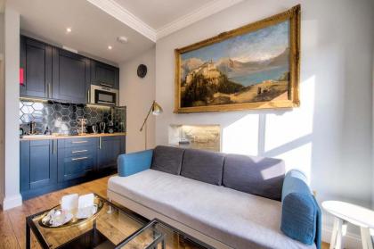 Upper Bow - Luxurious Modern 1BR Apartment near Castle - image 2