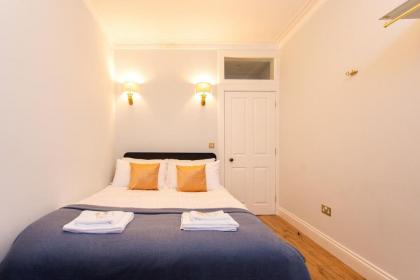 Upper Bow - Luxurious Modern 1BR Apartment near Castle - image 3