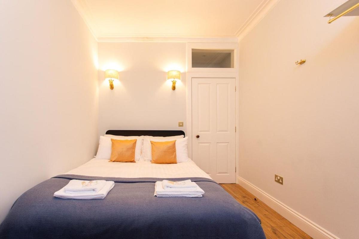 Upper Bow - Luxurious Modern 1BR Apartment near Castle - image 3