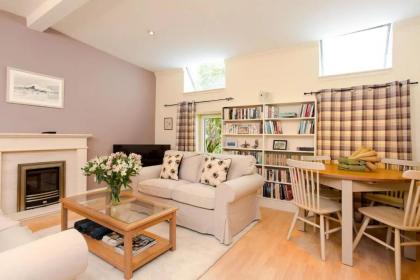 Luxury Morningside Cottage with Patio - image 1