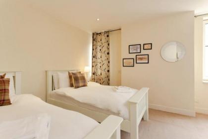 Luxury Morningside Cottage with Patio - image 13