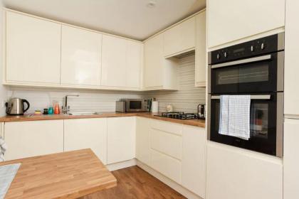 Luxury Morningside Cottage with Patio - image 6