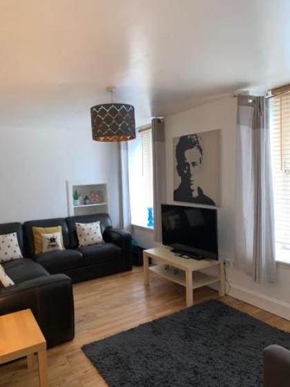 Impeccable 2-Bed Apartment in Edinburgh - image 15