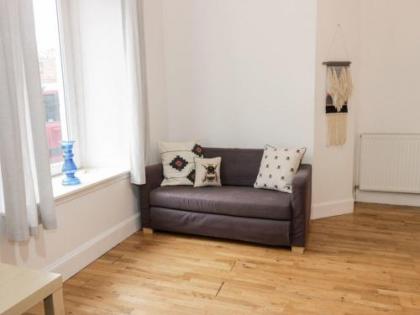 Impeccable 2-Bed Apartment in Edinburgh - image 3