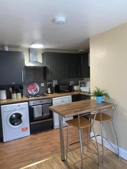 Impeccable 2-Bed Apartment in Edinburgh - image 4