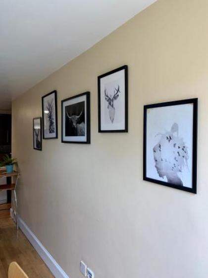 Impeccable 2-Bed Apartment in Edinburgh - image 6