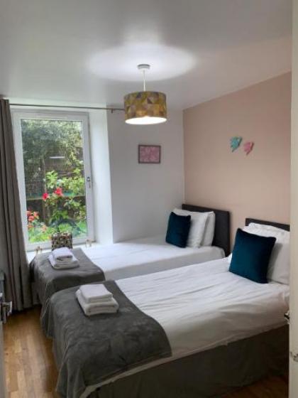 Impeccable 2-Bed Apartment in Edinburgh - image 7