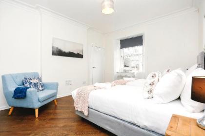 New Town 2 BR-1 BA George St 150m - Free Parking - image 14