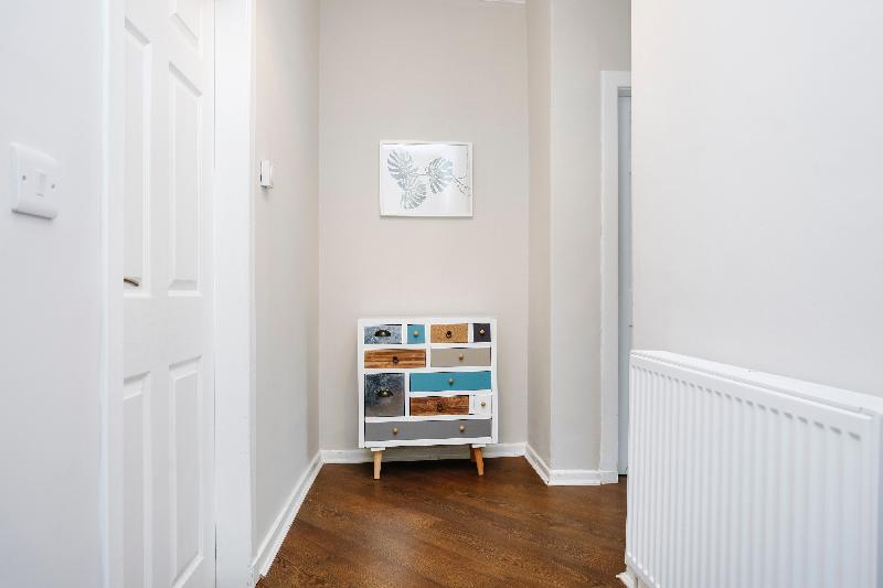 New Town 2 BR-1 BA George St 150m - Free Parking - image 3
