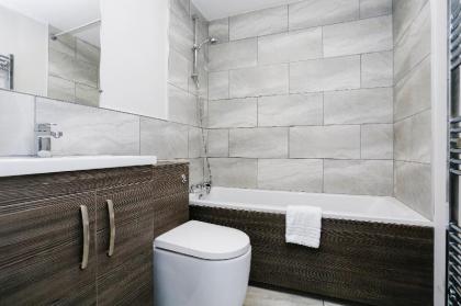 New Town 2 BR-1 BA George St 150m - Free Parking - image 4