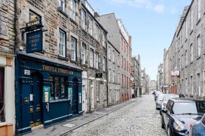 New Town 2 BR-1 BA George St 150m - Free Parking - image 5