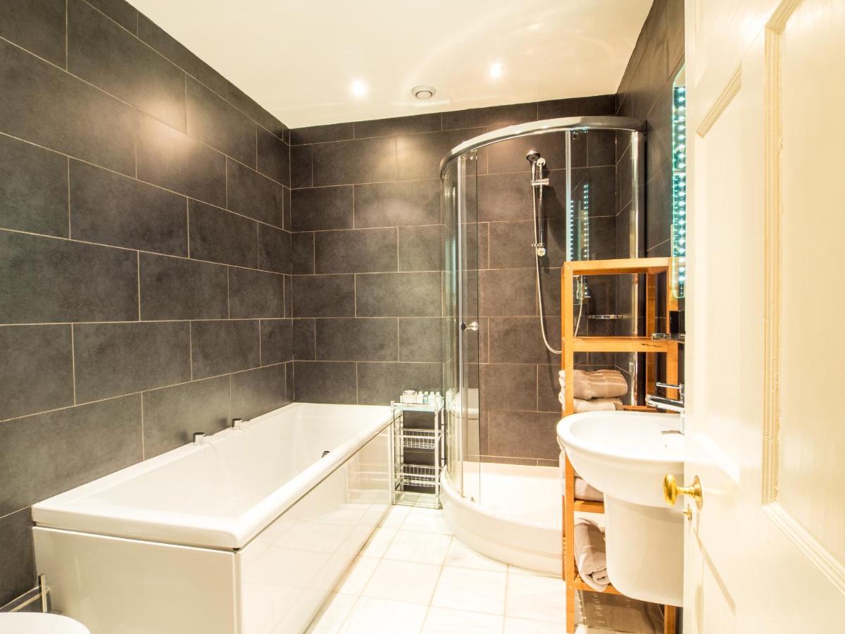 Six Brunton Place Guest House - image 2