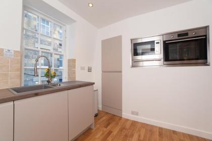Queensferry Street Lane - Fantastic 2 BR City Centre Mews House with free secure parking! - image 10