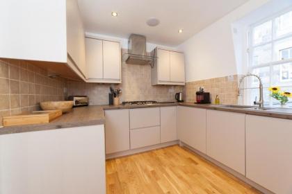 Queensferry Street Lane - Fantastic 2 BR City Centre Mews House with free secure parking! - image 12