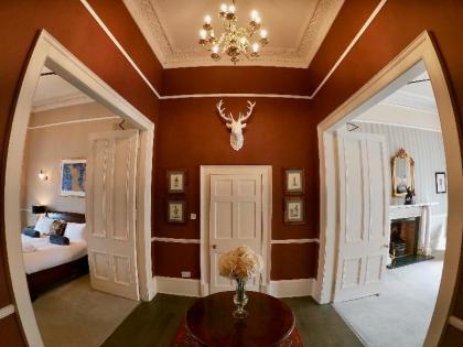 Escape To Edinburgh @ Albyn Place - image 3