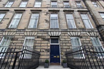 Escape To Edinburgh @ Albyn Place - image 4