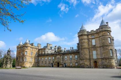 Escape To Edinburgh @ Albyn Place - image 5