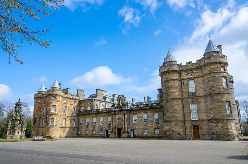 Escape To Edinburgh @ Albyn Place - image 5