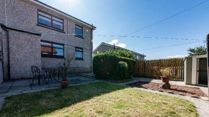 Empty2Occupied Family Home in Craigour Terrace with Driveway & Garden - image 3