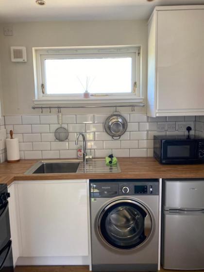 Gorton House and Cottages - image 12