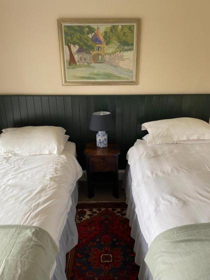 Gorton House and Cottages - image 19