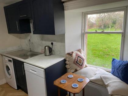 Gorton House and Cottages - image 20