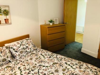 Remarkable 2 Bed Apartment in Edinburgh - image 11