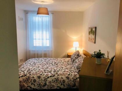 Remarkable 2 Bed Apartment in Edinburgh - image 12