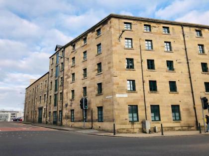 Remarkable 2 Bed Apartment in Edinburgh - image 18