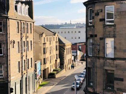 Remarkable 2 Bed Apartment in Edinburgh - image 19