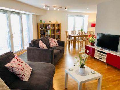 Remarkable 2 Bed Apartment in Edinburgh - image 2