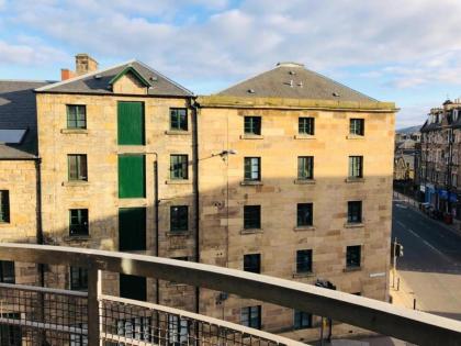 Remarkable 2 Bed Apartment in Edinburgh - image 20