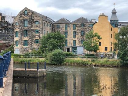 Remarkable 2 Bed Apartment in Edinburgh - image 21