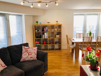 Remarkable 2 Bed Apartment in Edinburgh - image 4